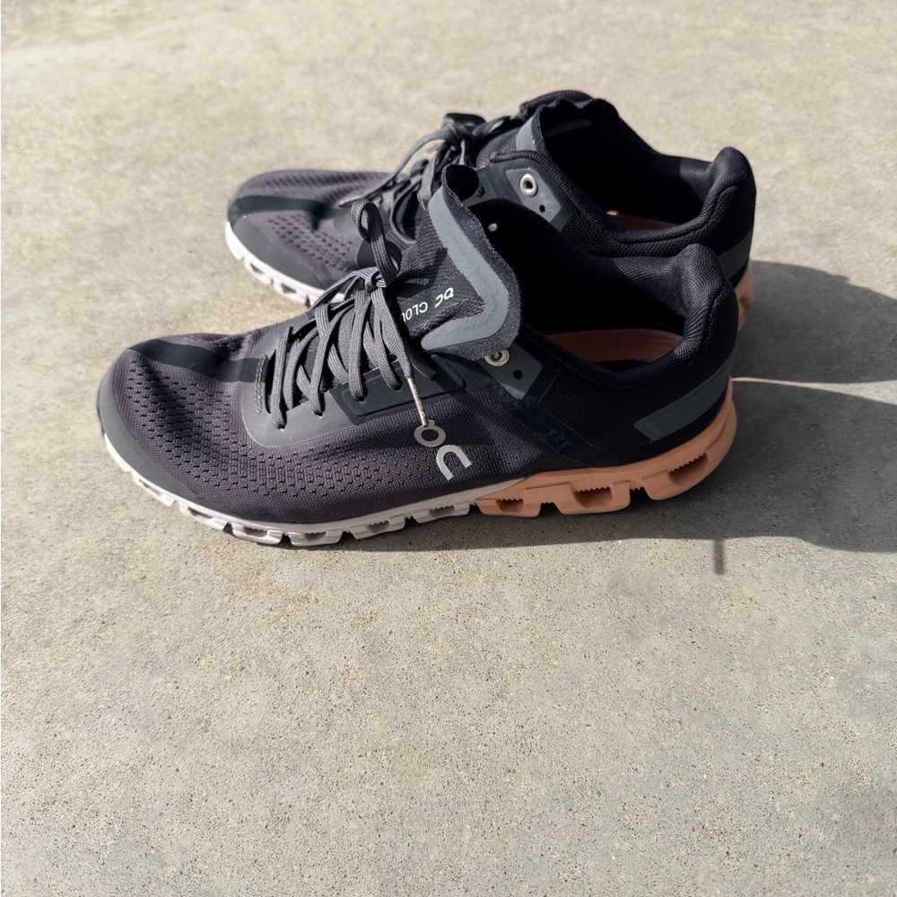 Women's On Cloudflow running shoes in Rock/Rose size 9.5